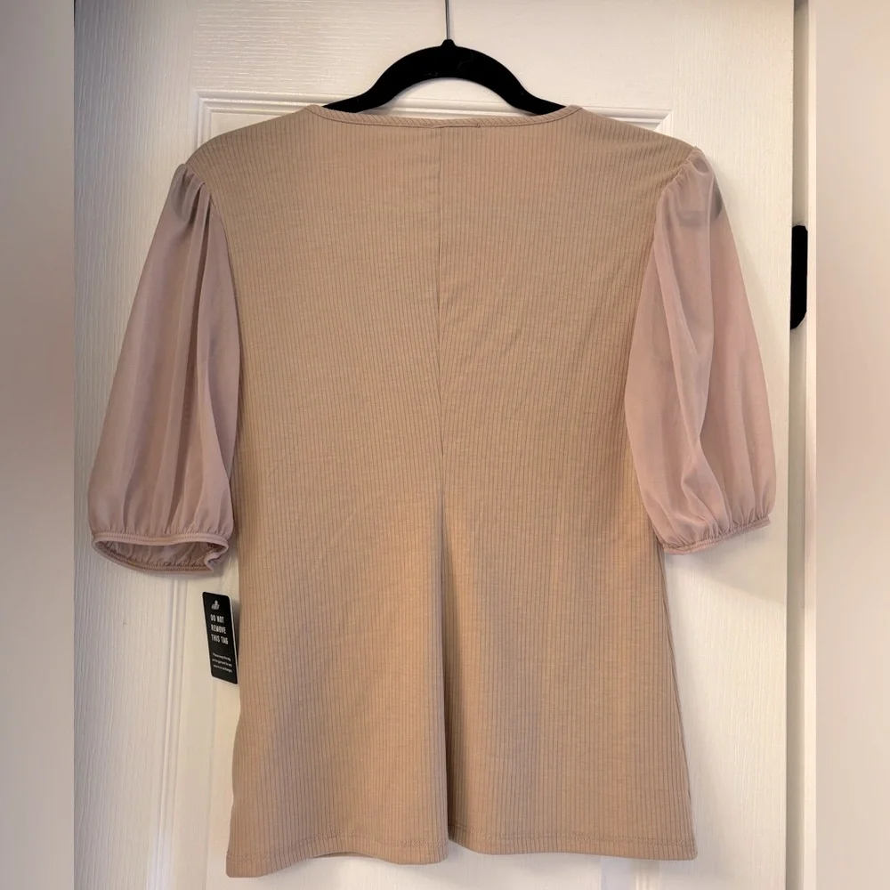 Express Tan V-Neck Puff Sleeve Blouse NWT - Picture 4 of 4